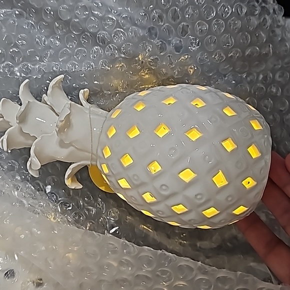 2 Pineapple decor - Picture 6 of 6